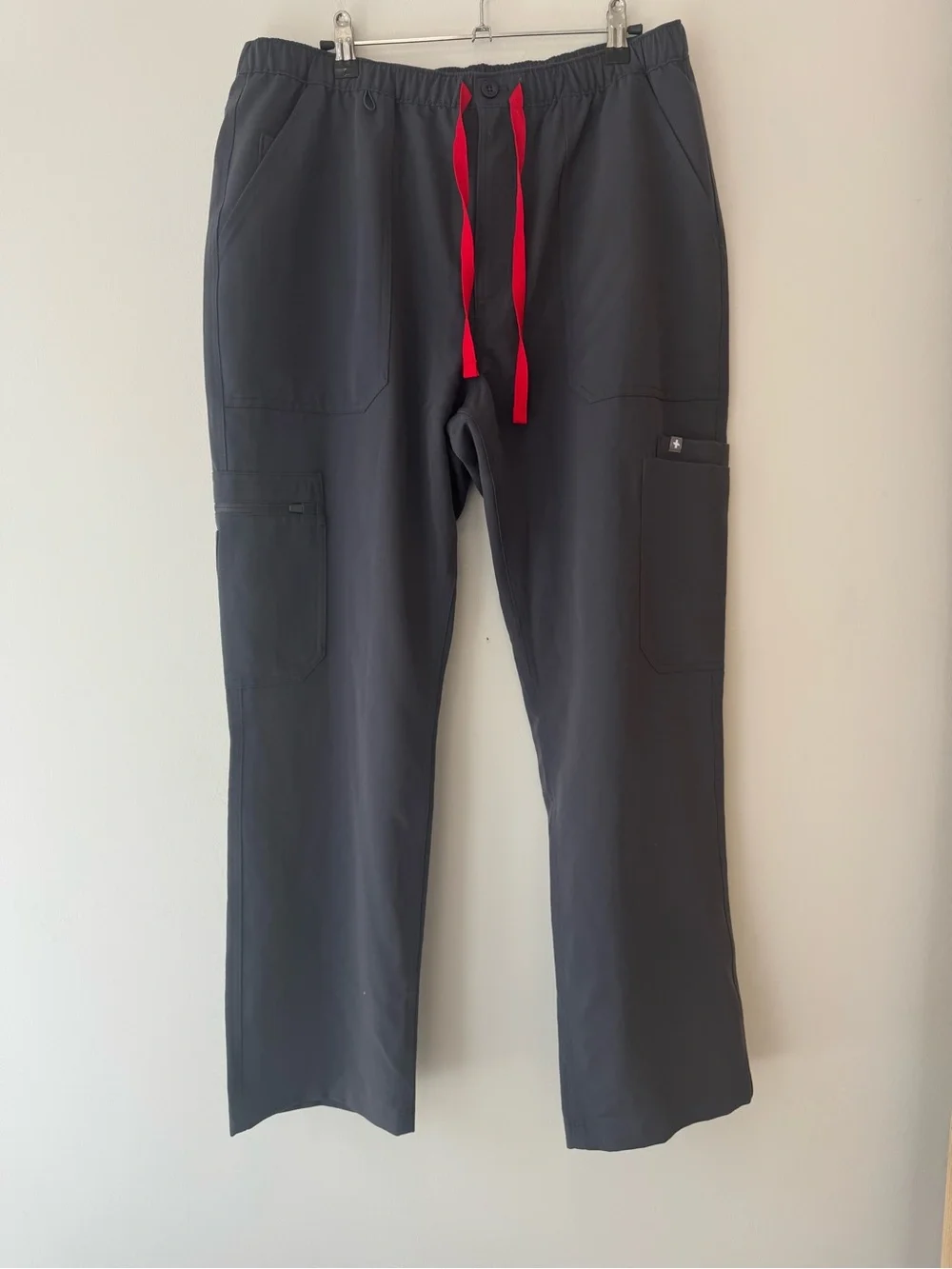 FIGS Charcoal Gray Cargo Scrub Pants Red Drawstrings Sz L